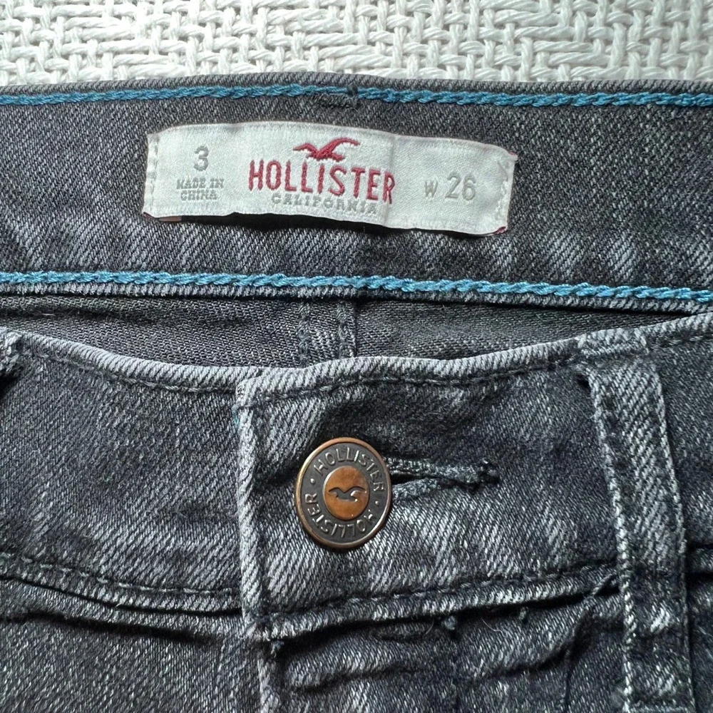 Hollister Women Black Denim Low Rise Cuffed Shorts Size 3 W26 Cut Offs